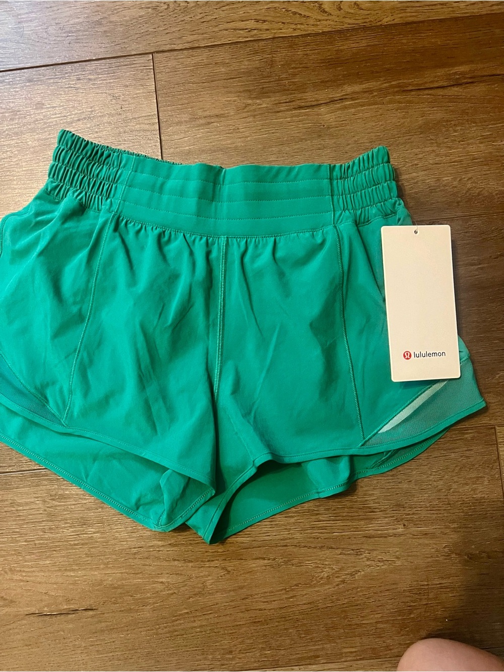 Lululemon Hotty Hot HR 2.5” size 6 CASCADE GREEN